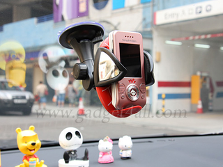 Illustration for article titled Spider-Man Sacrfices His Face to Hold Your Cellphone in a Car